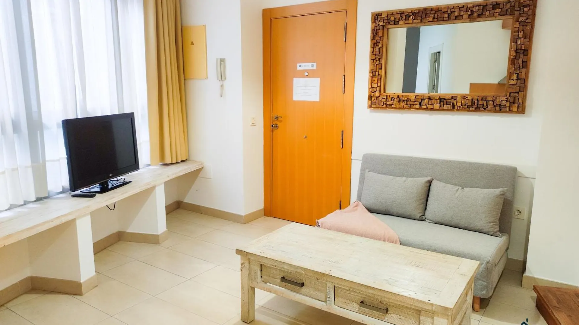 Living4Malaga Suites Superior 0*,
